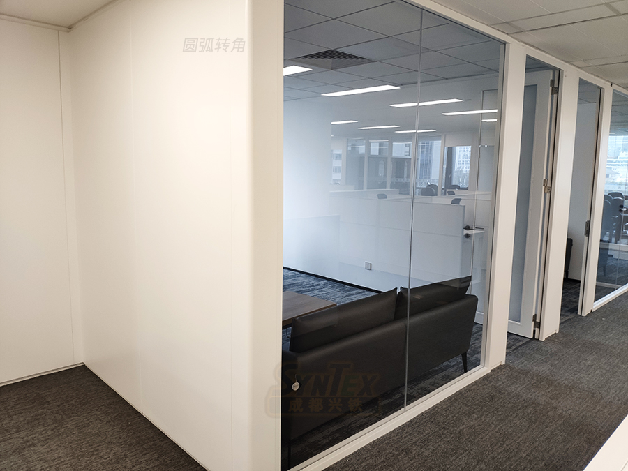 成都名揚辦公室鋼制復(fù)合墻板圓弧轉(zhuǎn)角.jpg